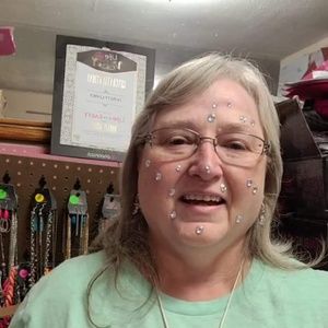 Meet your Posher, Donetta